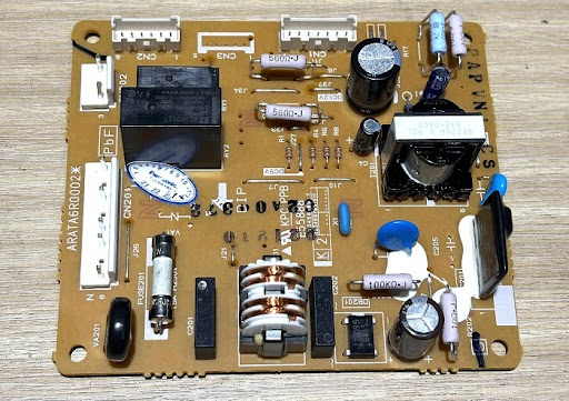 Board mạch chính là “bộ não” của tủ lạnh.