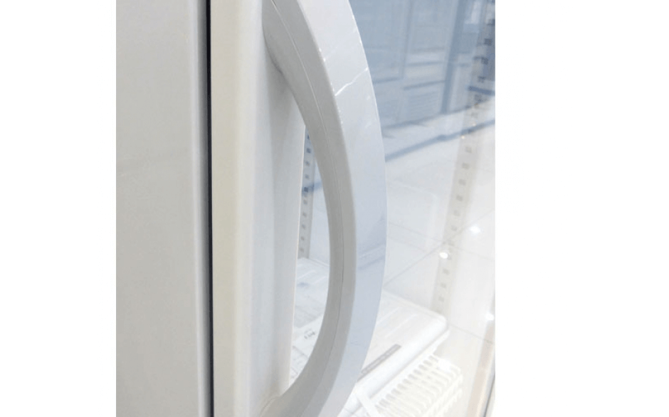Tay nắm tủ mát Panasonic được thiết kế sang trọng và tinh tế.