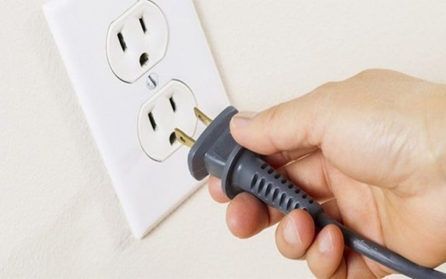 Kiểm tra phích cắm tủ lạnh