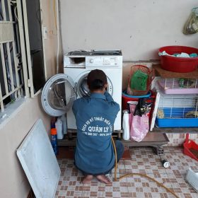 sua-may-giat-tai-nha-o-di-an