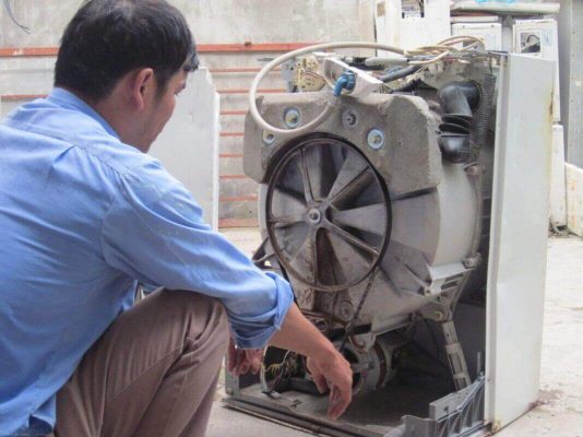 Nhân viên kỹ thuật sẵn sàng hỗ trợ quý khách bất kỳ khó khăn nào của máy giặt