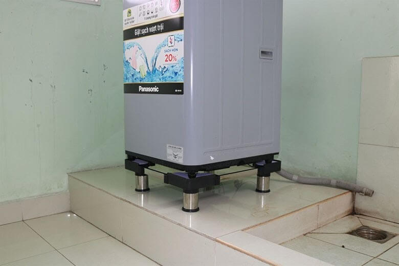 Có chân đế, việc đặt máy giặt ở gần các khu vực cấp nước không còn gây trở ngại