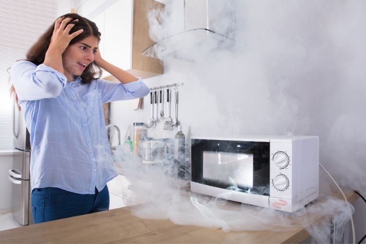 7 Tuyệt chiêu khử mùi khi lò vi sóng có mùi khét đơn giản tại nhà | Điện Lạnh Quản Lý