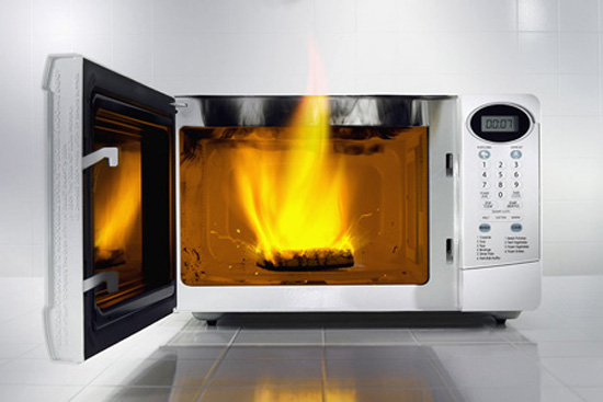 Lò vi sóng bị đánh lửa trong lò: giải pháp xử lý hiệu quả tại nhà - Điện Lạnh Quản Lý