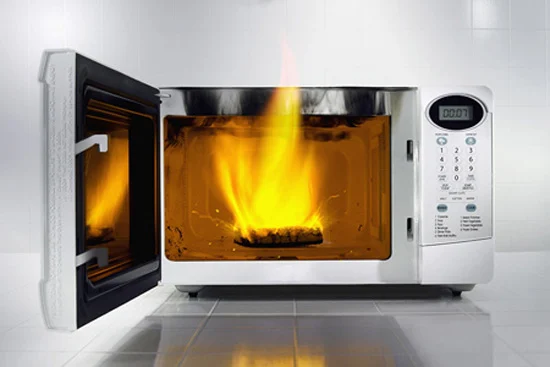 Lò vi sóng bị đánh lửa trong lò: giải pháp xử lý hiệu quả tại nhà - Điện Lạnh Quản Lý