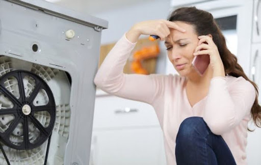 Khi máy giặt gặp trục trặc, hãy liên hệ ngay với dịch vụ sửa chữa.