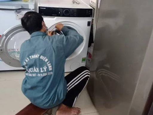 Kỹ thuật viên Điện Lạnh Quản Lý sửa máy giặt tại nhà phường Hạnh Thông Gò Vấp chuyên nghiệp.