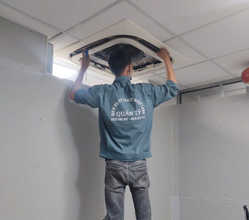 Sửa máy lạnh Dĩ An giá tốt bảo hành 12 tháng, đến sửa chữa tại nhà của Điện Lạnh Quản Lý